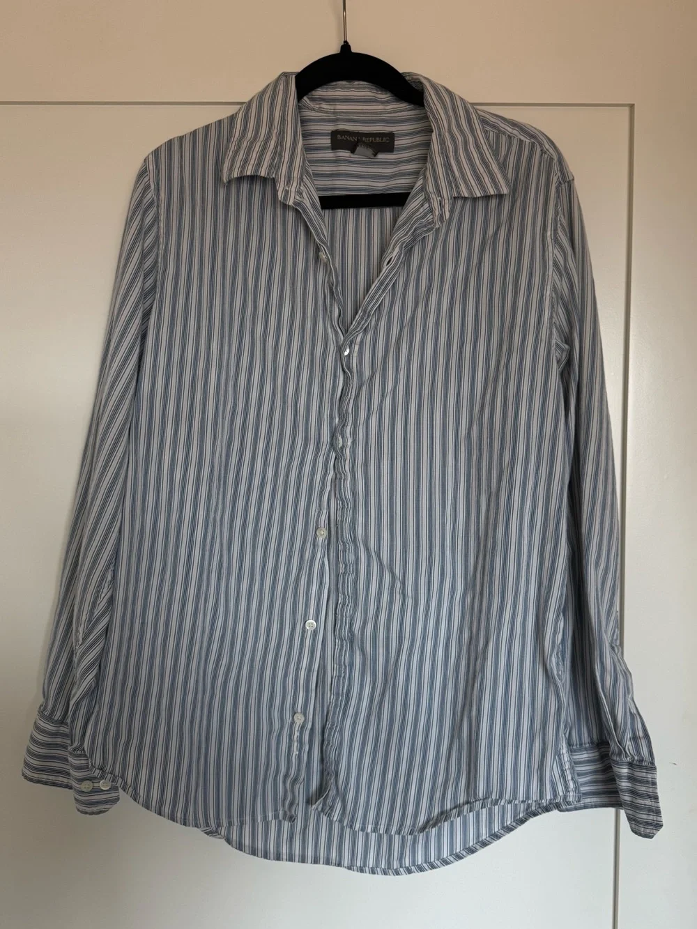 Banana Republic Men's Light Blue and White Striped Button-Down Shirt